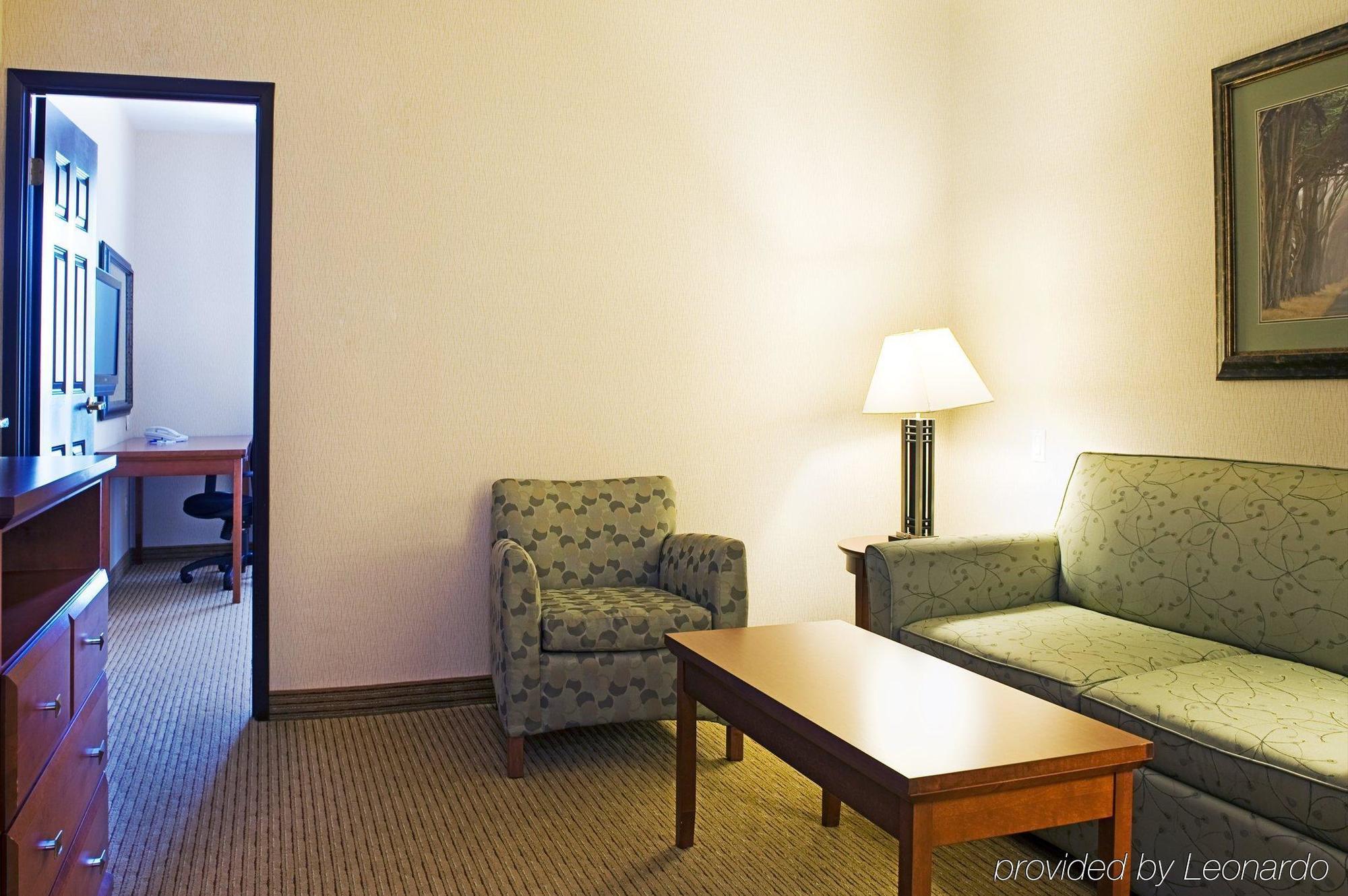 Holiday Inn Express Grande Prairie, An Ihg Hotel Room photo